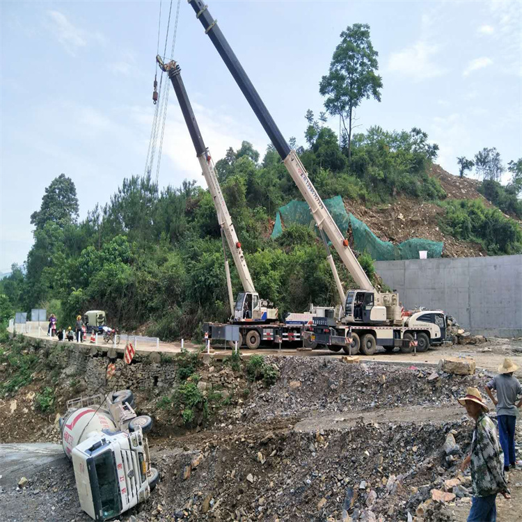 福州鼓楼汽车掉沟里叫吊车救援要多少钱